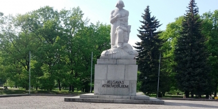 Piemineklis Jelgavas atbrīvotājiem