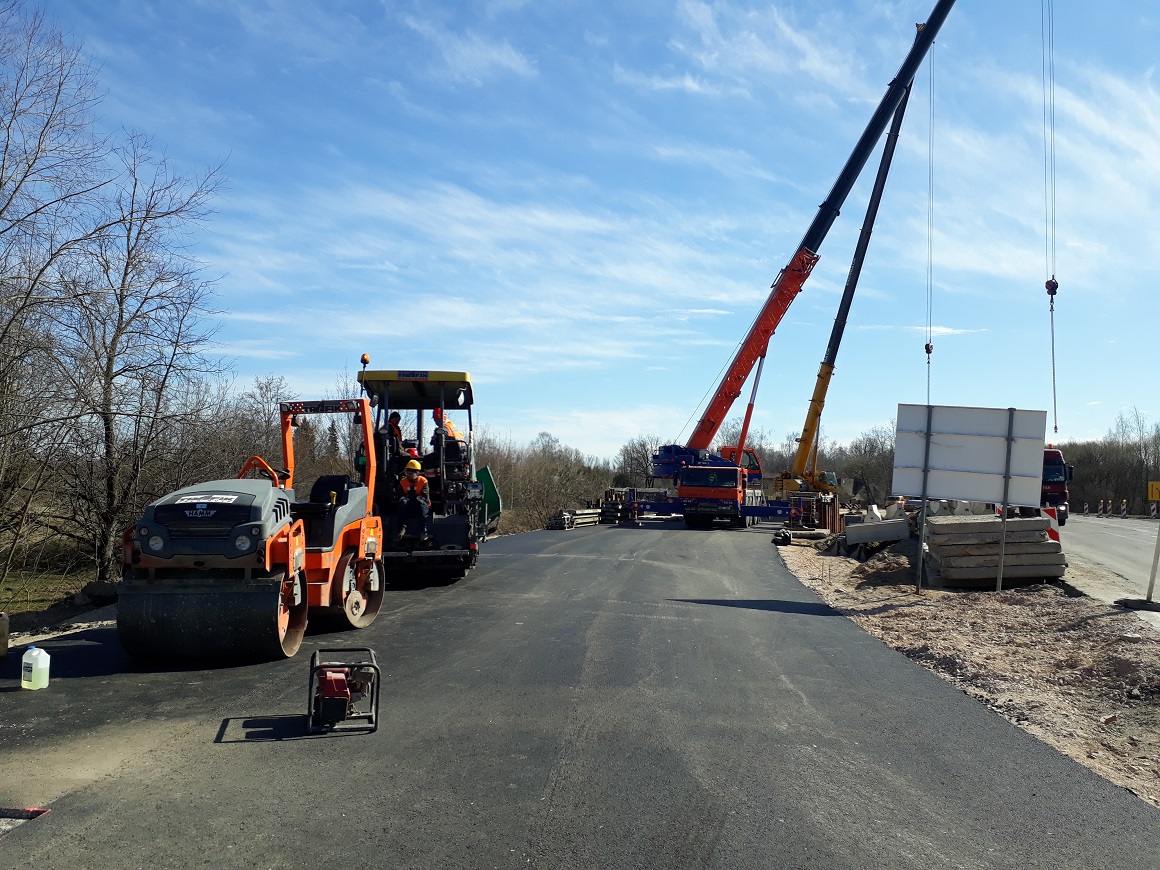 Miera ielas tilts, būvniecība