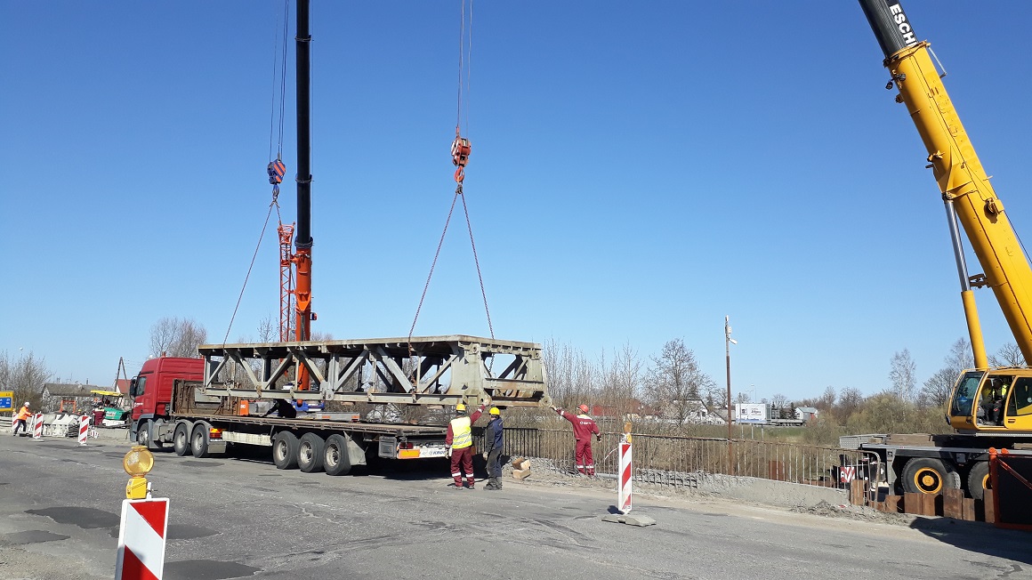 Miera ielas tilts, būvniecība