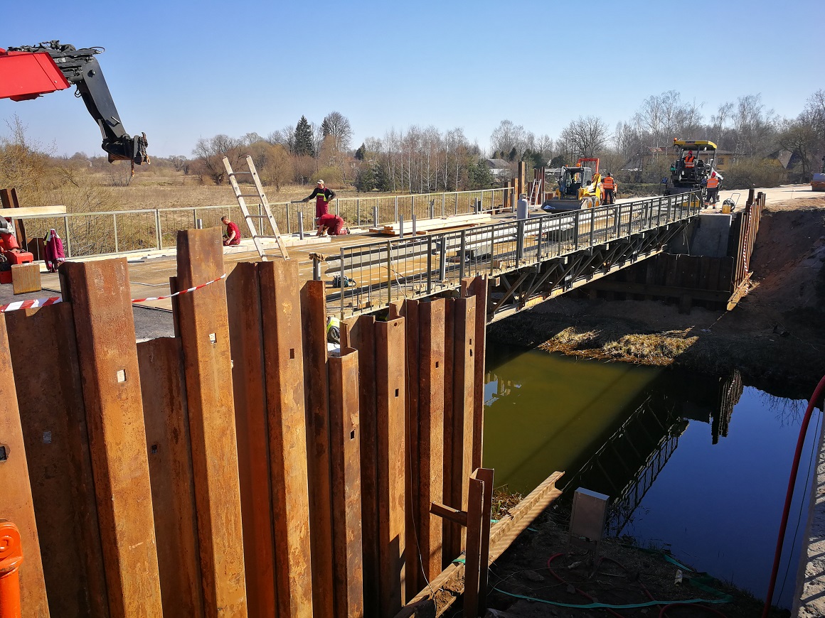 Miera ielas tilts, būvniecība