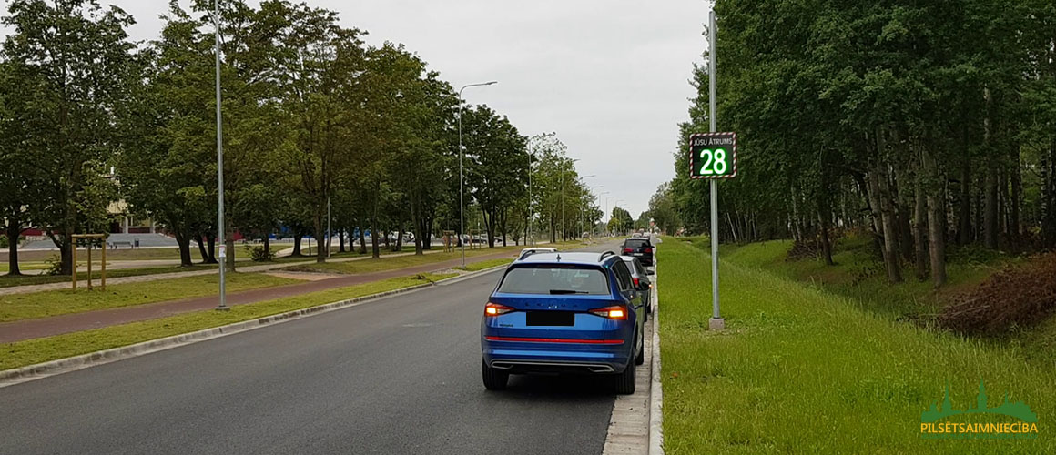 Transportlīdzekļu momentānā ātruma attēlošanas displejs Loka maģistrālē