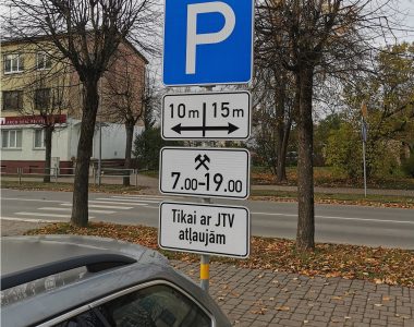 Mātera ielas un Sudrabu Edžus ielas krustojuma stāvlaukums