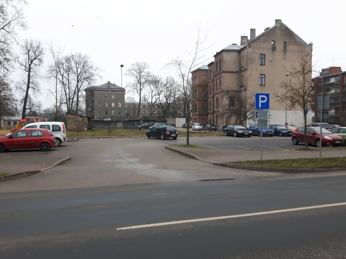 Mātera iela, stāvlaukums