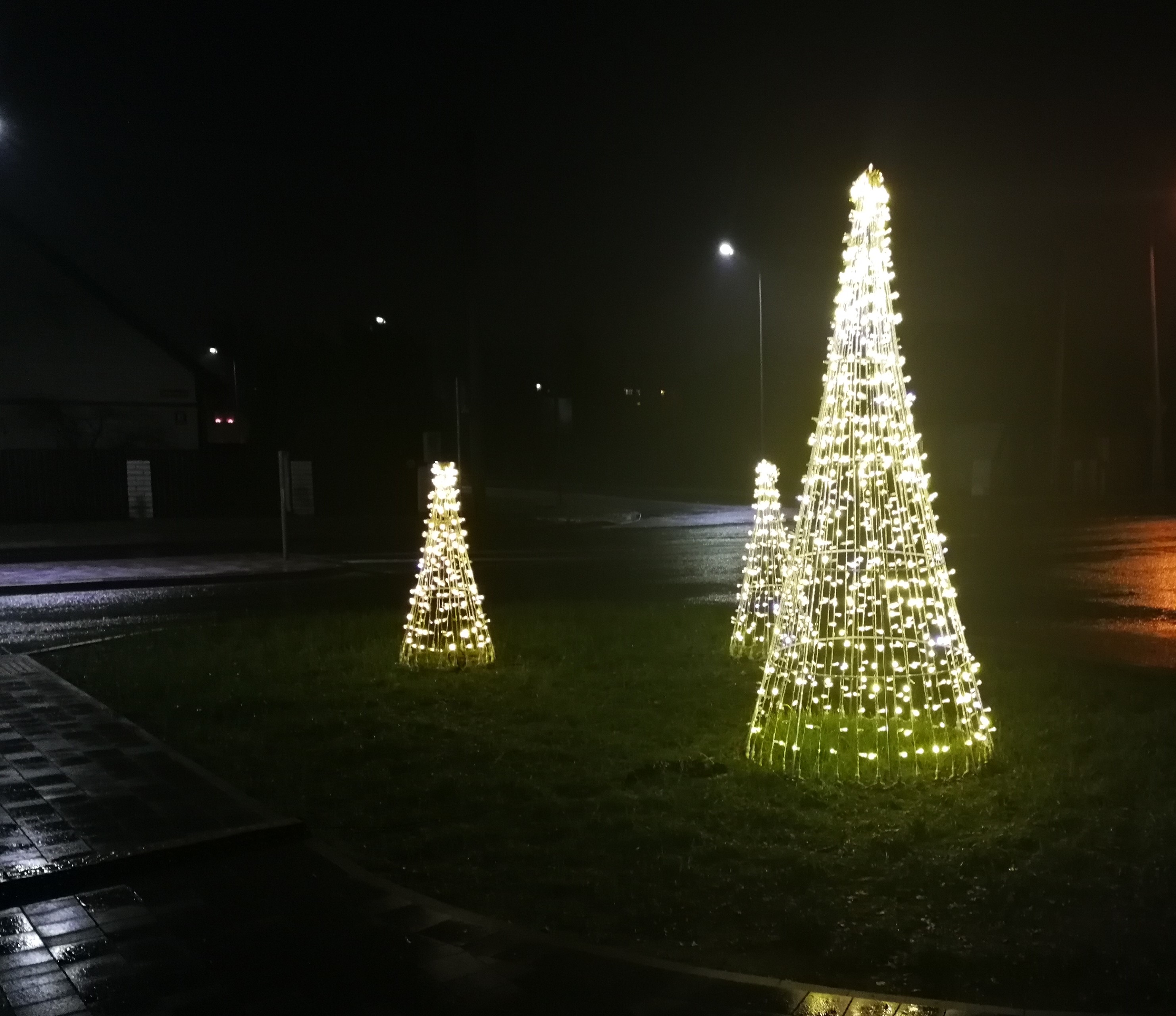 Ziemassvētku rotājumi Satiksmes ielā