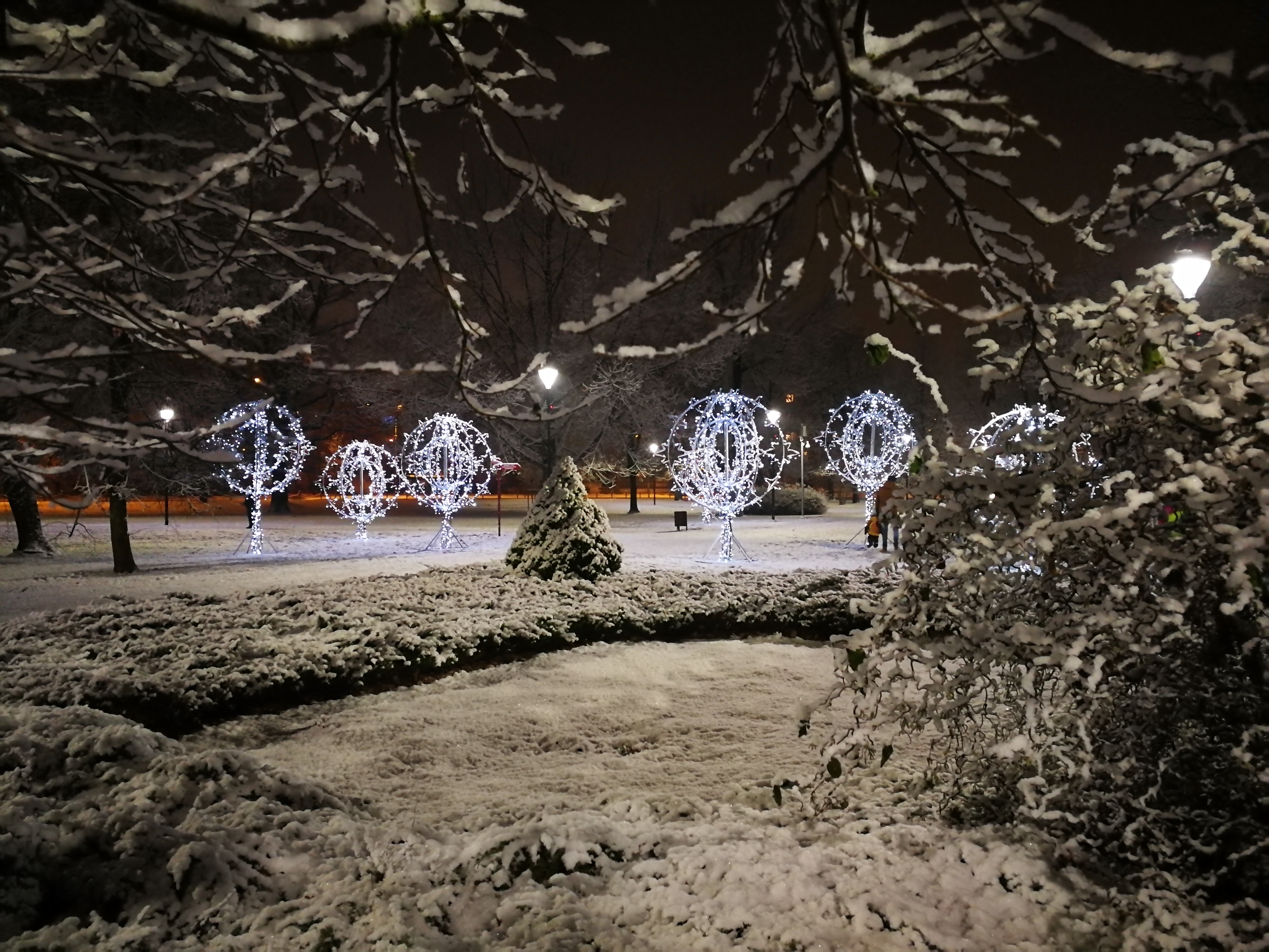 Ziemassvētku rotājumi Stacijas parkā