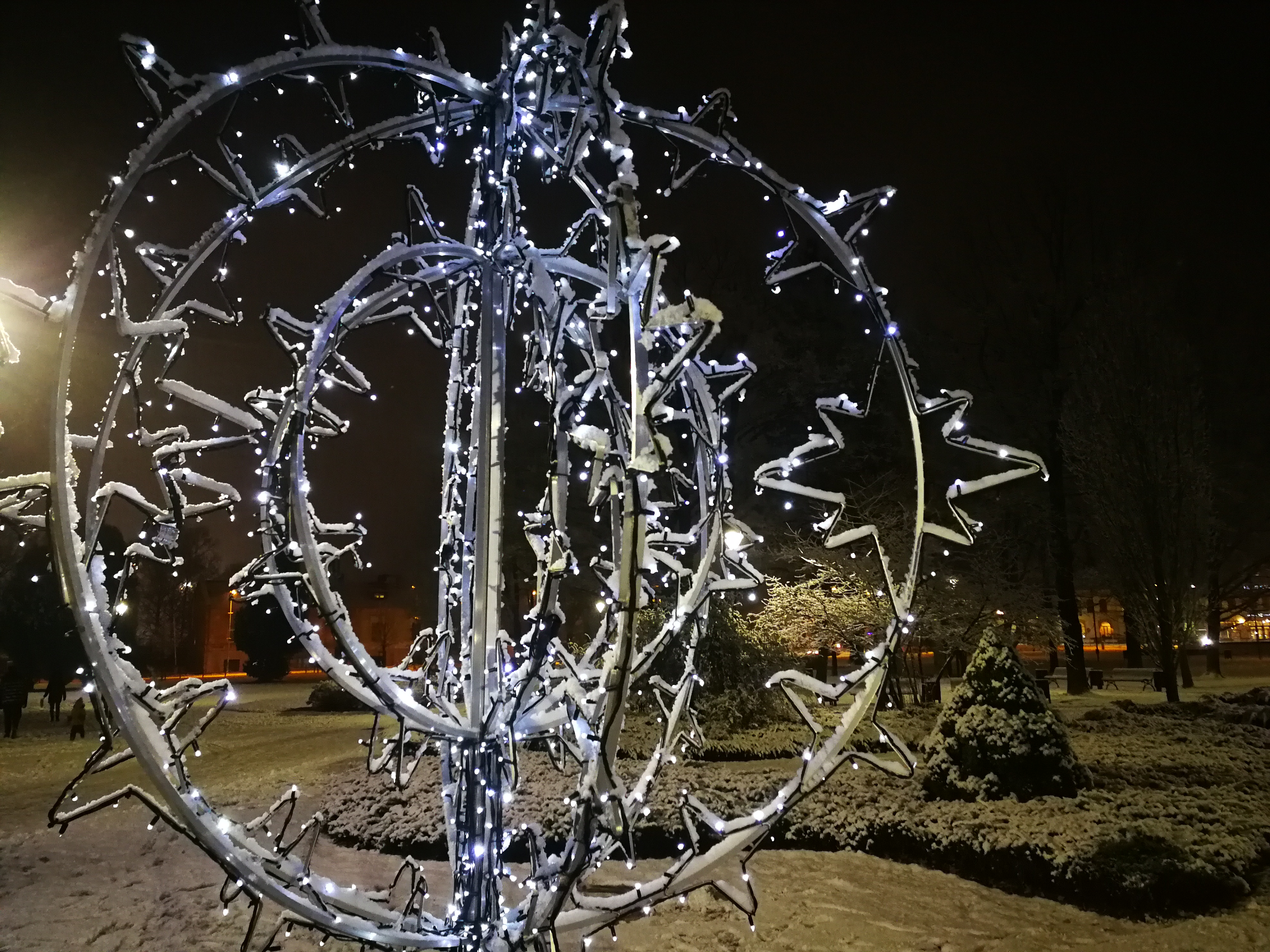 Ziemassvētku rotājumi Stacijas parkā