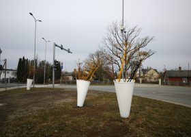 Lieldienu dekori Lietuvas šosejā