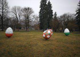 Lieldienu dekori Raiņa parkā