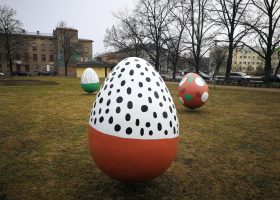 Lieldienu dekori Raiņa parkā