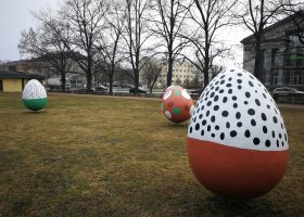 Lieldienu dekori Raiņa parkā