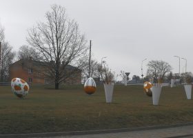 Lieldienu dekori Rūpniecības ielas rotācijas aplī