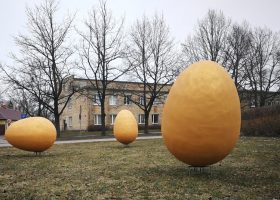 Lieldienu dekori Vecpilsētas ielā