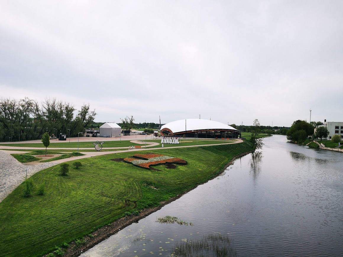 Pasta salas Driksas upes krasta nogāzes puķu dobe