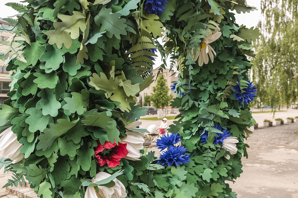 Līgo svētku dekors "Vainags" Hercoga Jēkaba laukumā