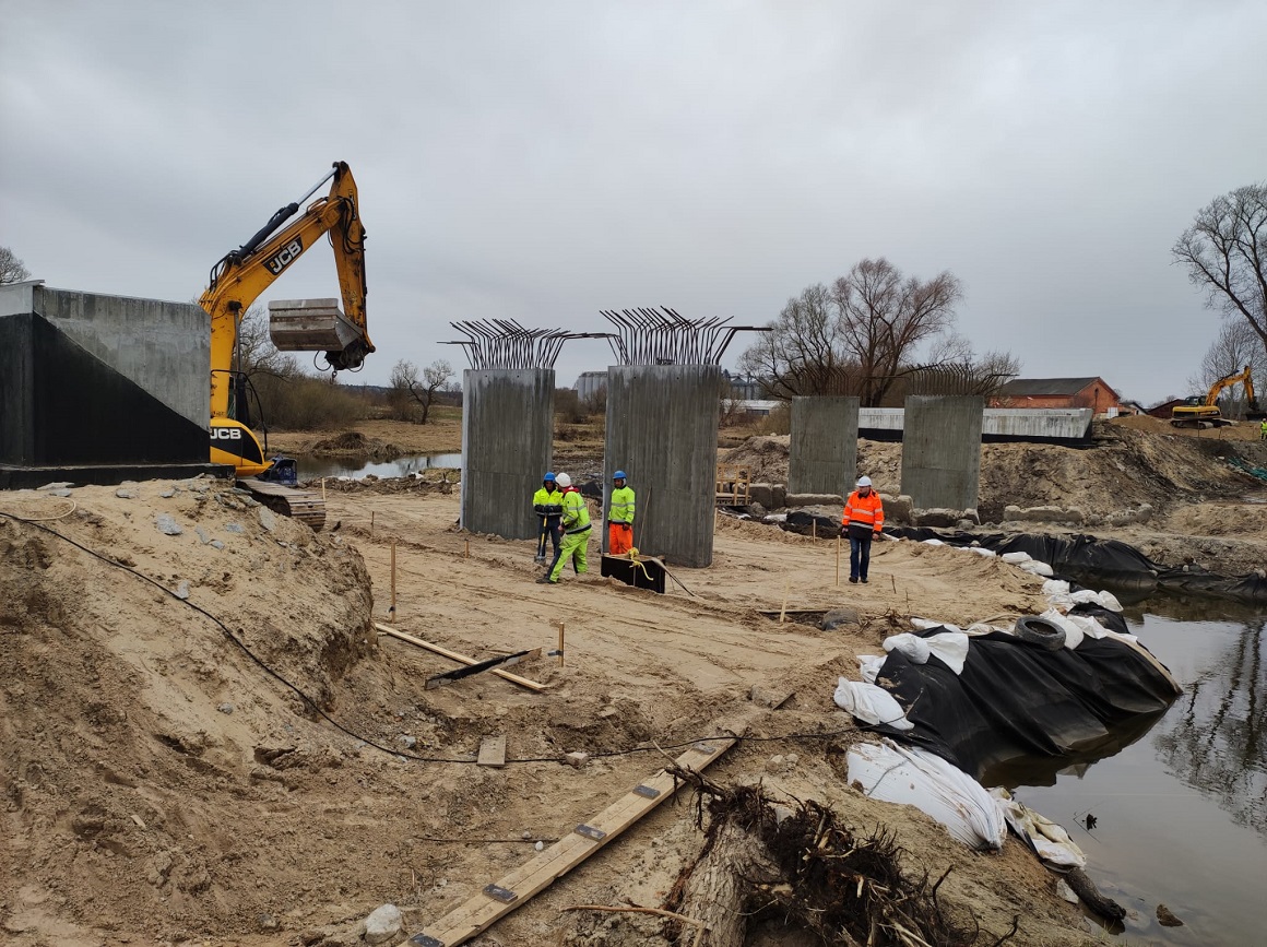 Platones upe pie Bauskas ielas, tilta būvdarbi