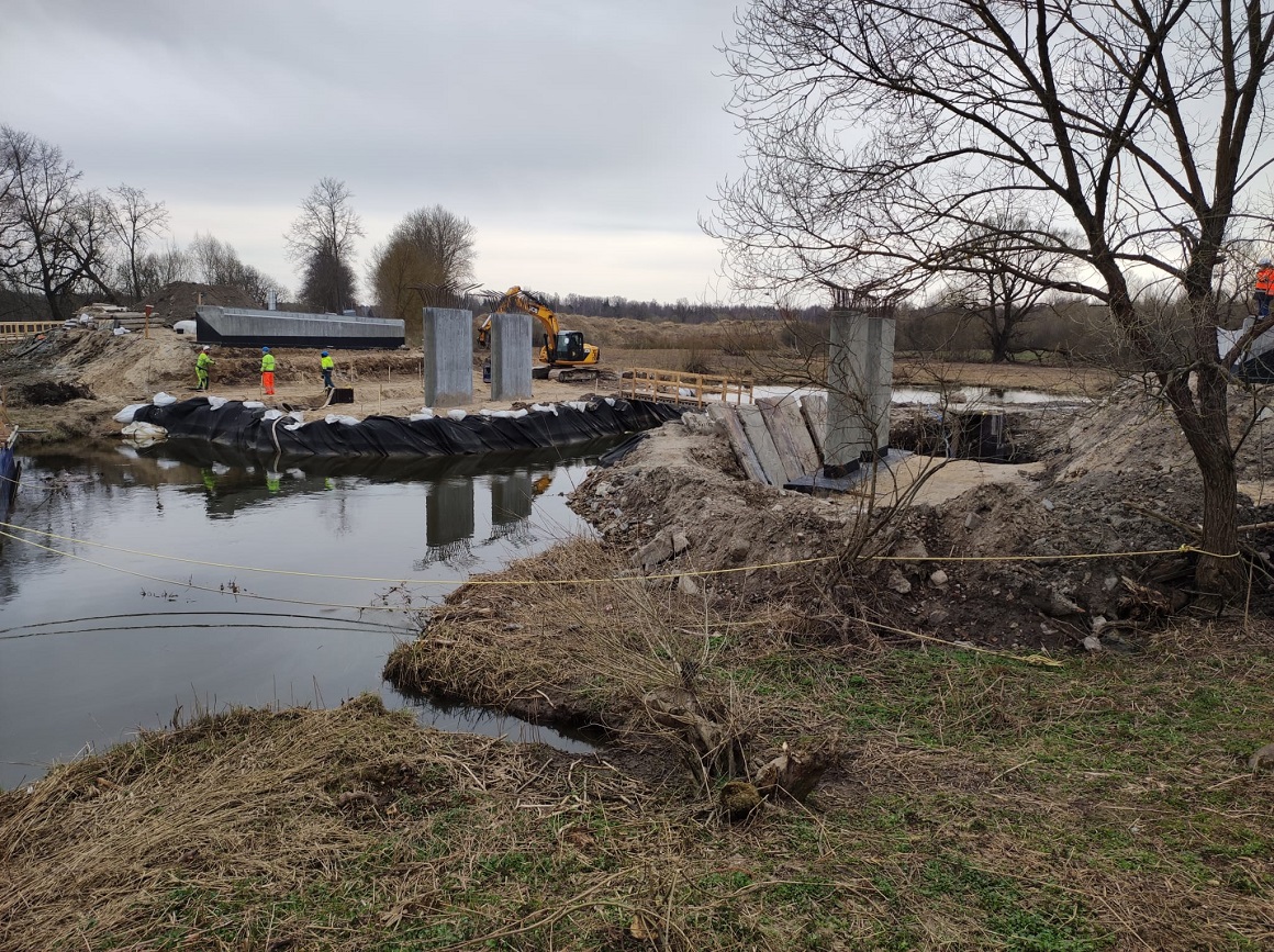 Platones upe pie Bauskas ielas, tilta būvdarbi