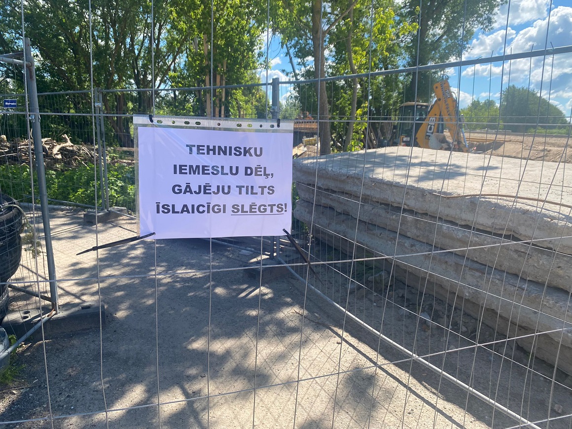 Platones upe pie Bauskas ielas, pagaidu gājēju tilts