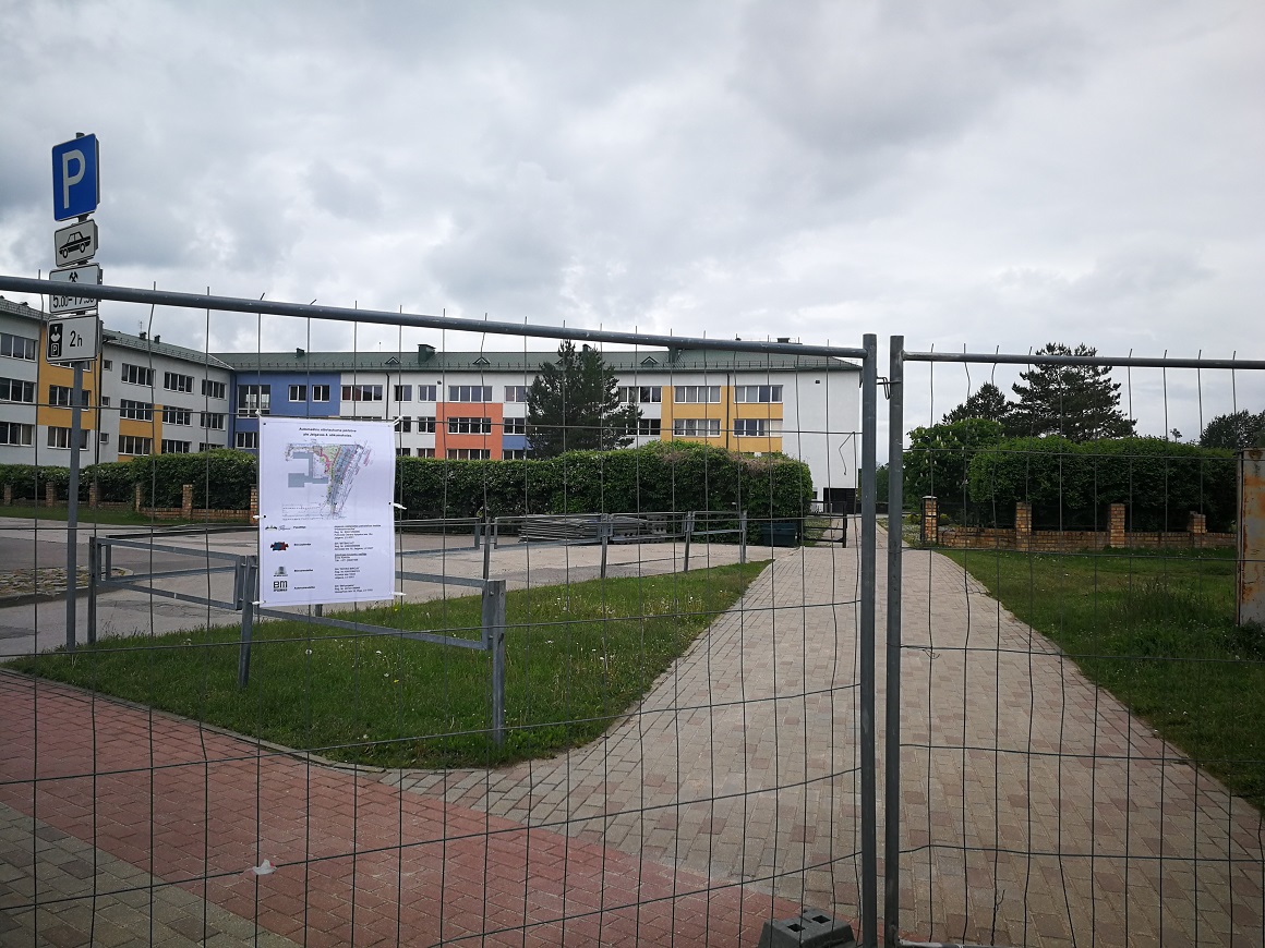 Automašīnu stāvlaukuma pārbūve pie Jelgavas 4. sākumskolas