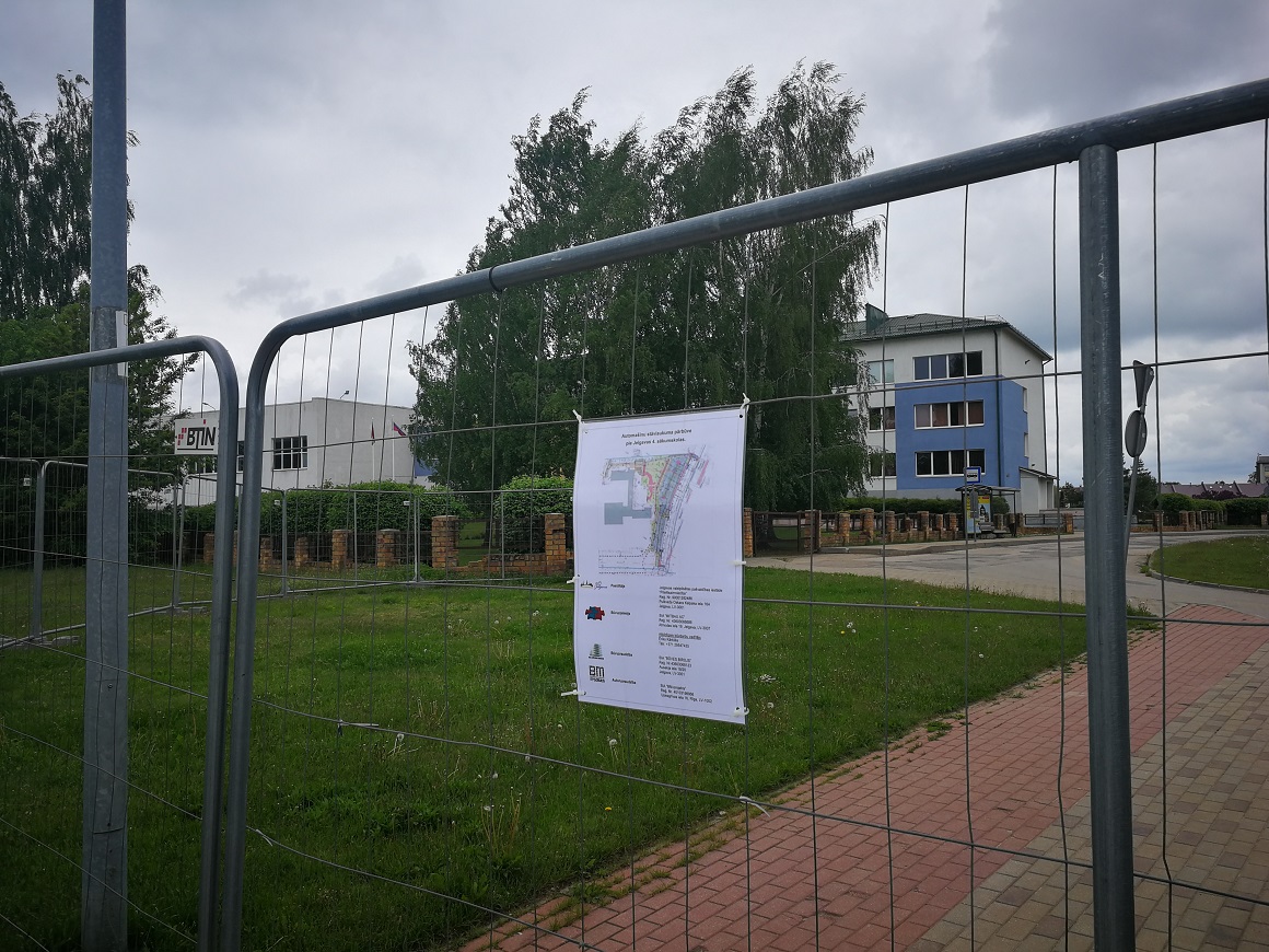 Automašīnu stāvlaukuma pārbūve pie Jelgavas 4. sākumskolas
