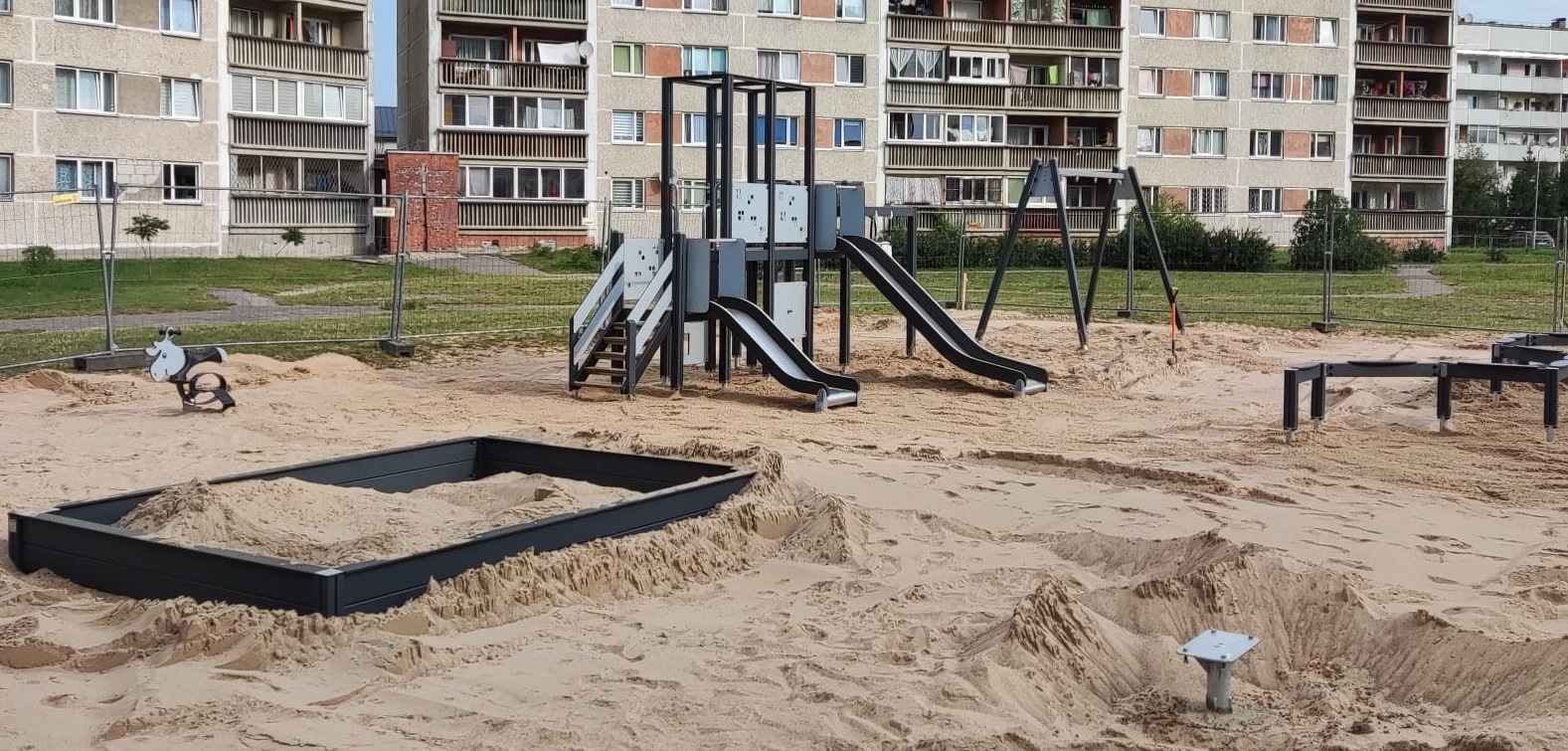 Rotaļu laukums Satiksmes ielas 33 pagalmā