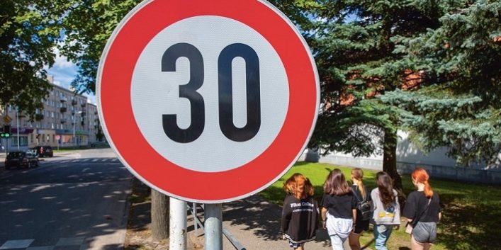 Ceļa zīme "Maksimālā ātruma ierobežojums 30 km/h" Foto: jelgava.lv