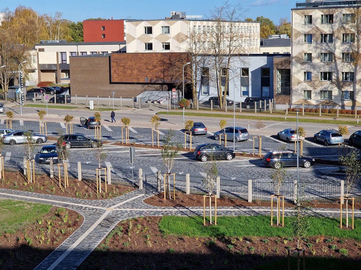 Jelgavas 4.sākumskolas stāvlaukums