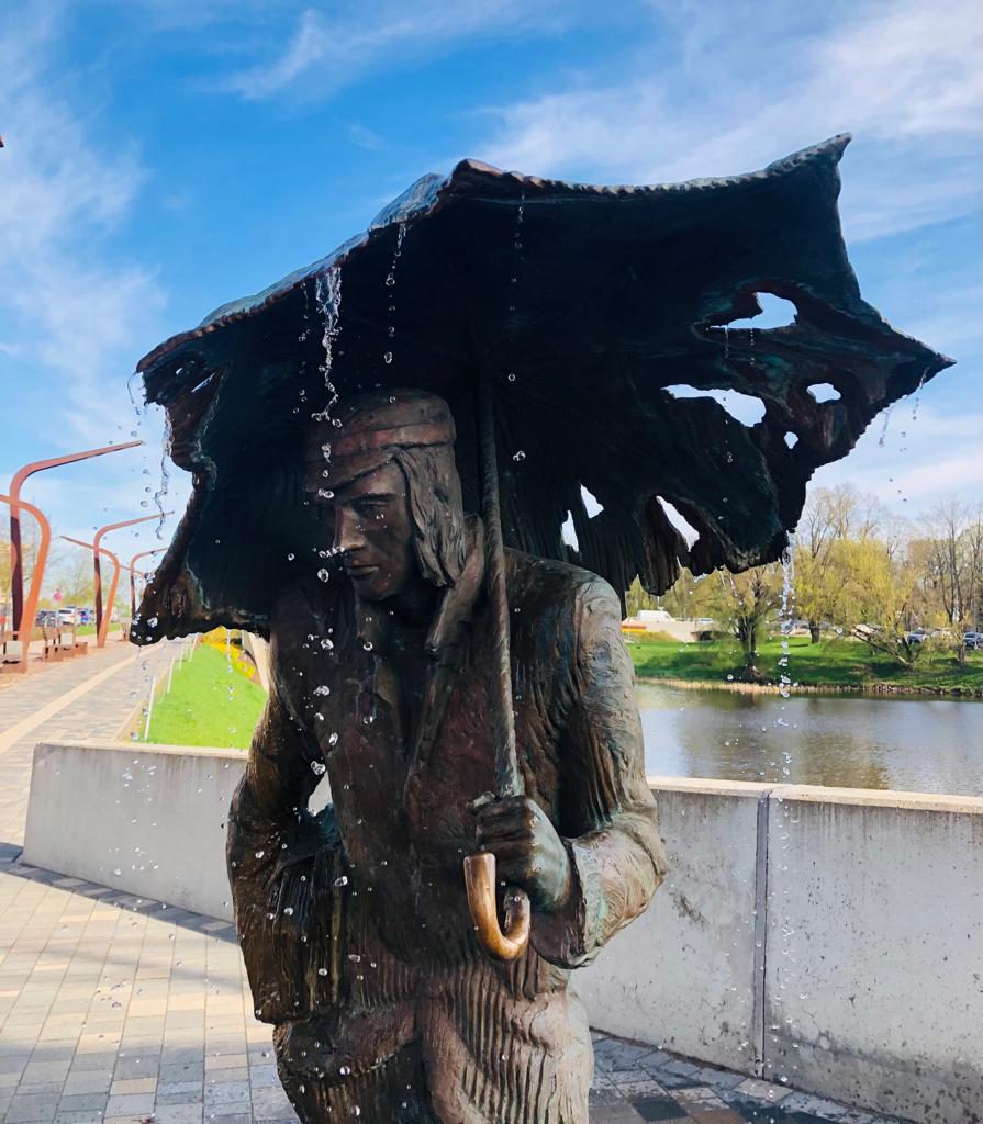 Strūklaka Jāņa Čakstes bulvārī – “Jelgavas students”