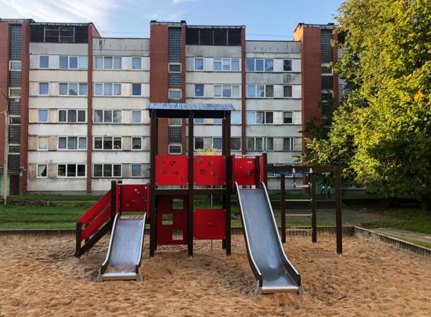 Puķu ielas rotaļu laukums