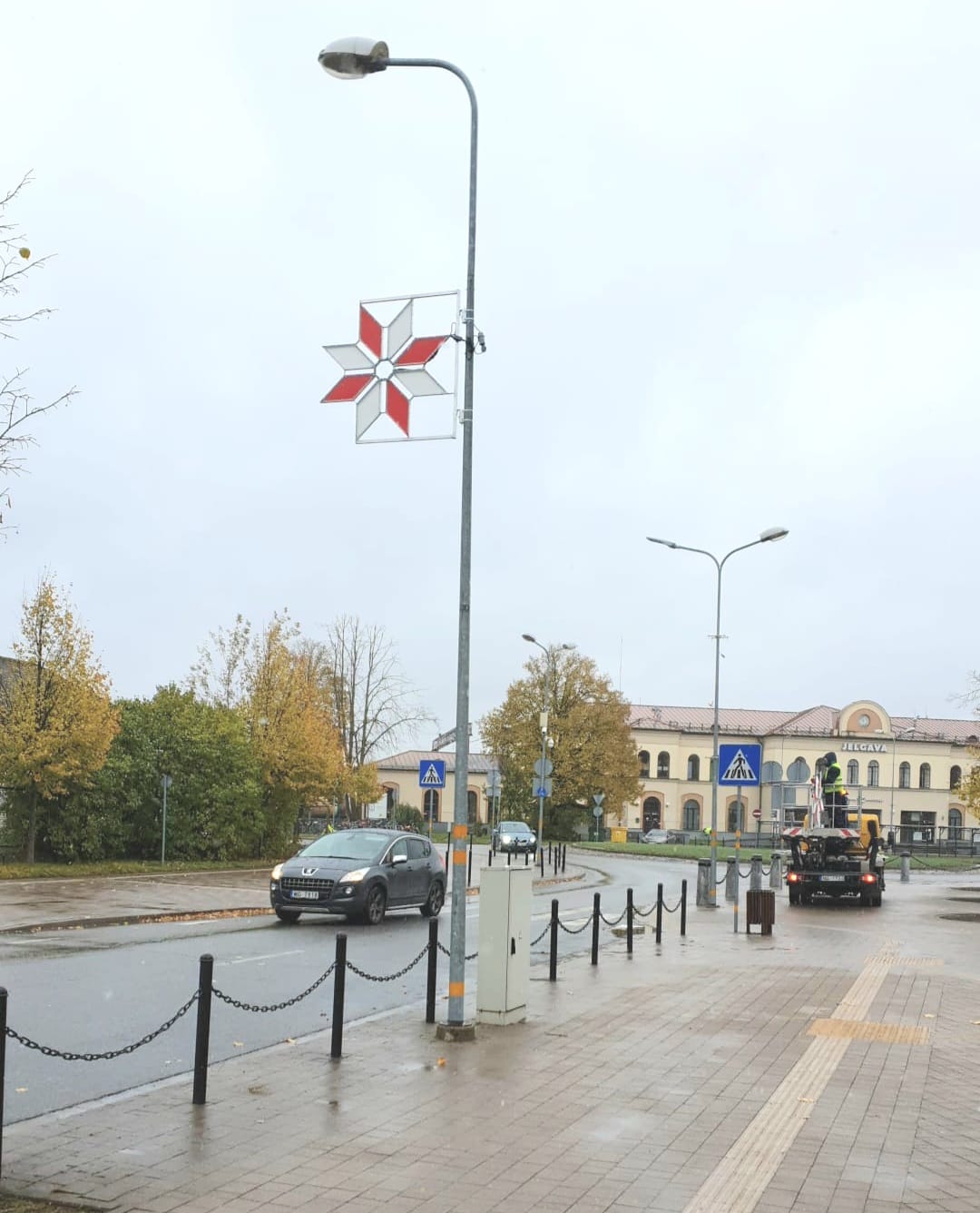 Rotācijas aplis pie dzelzceļa stacijas.