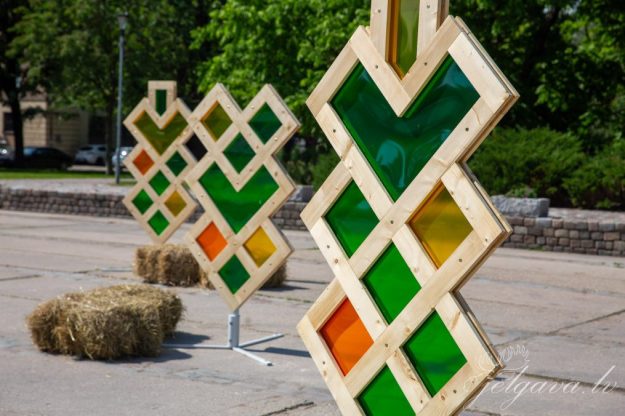 ligo-janu-dekori-2025-02-1015×676 Saulgriežu rotājumi