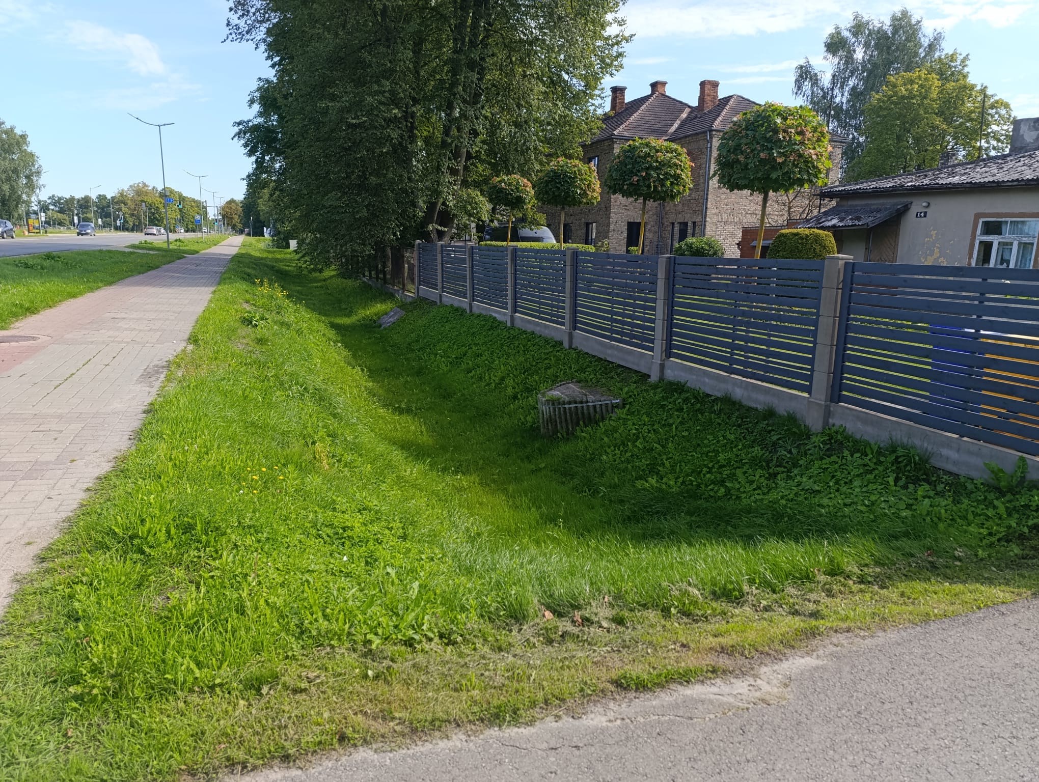 Grāvis pirms darbu pabeigšanas vasarā