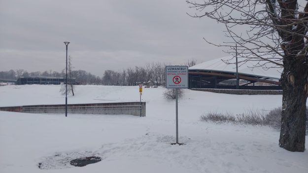 zimes Atrasties uz ledus aizliegts