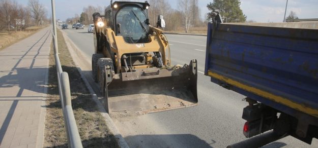 Ielu_pirmr_tirisana_small Pirmreizējā ielu tīrīšana Lielajā ielā. Foto: Jelgava.lv