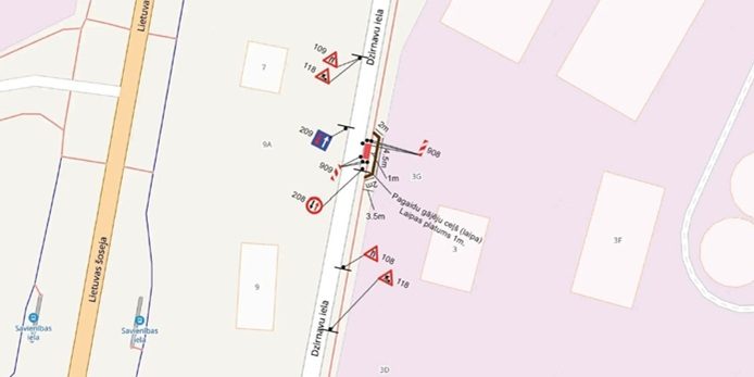 Satiksmes organizācijas shēma Dzirnavu ielā pie ēkām 9 un 9A: norādītas ceļa zīmes, būvdarbu zona, pagaidu gājēju ceļš (1 m)