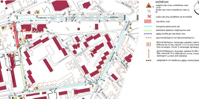 Satiksmes organizācijas shēma Māras ielā. Ceļa darbu zona Māras ielā. Satiksme organizēta ar pagaidu brīdinājuma, ātruma ierobežojuma, priekšrocības un apbraukšanas ceļa zīmēm, nodrošinot piekļuvi un gājēju kustību.