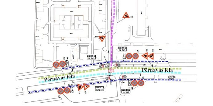 Satiksmes organizācijas shēma Loka maģistrāles un Pērnavas ielas krustojumā: Pērnavas ielā uzstādītas pagaidu ceļa zīmes Nr. 118, 849 un 326, aizliegta apstāšanās un stāvēšana, norādītas gājēju un transporta kustības, darbu zona un piekļuve objektiem.
