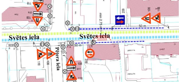 Svētes iela_small Satiksmes organizācijas shēma Svētes ielas un Pētera ielas krustojumā: uzstādītas pagaidu ceļa zīmes, norādītas gājēju un transporta kustības, darbu zona un piekļuve objektiem.