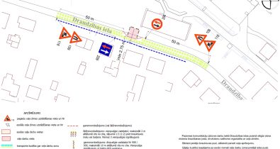 Draudzibas_iela Draudzības ielas satiksmes organizācijas shēma būvdarbu laikā. Gājēju kustība pa esošo nomali pretējā pusē.