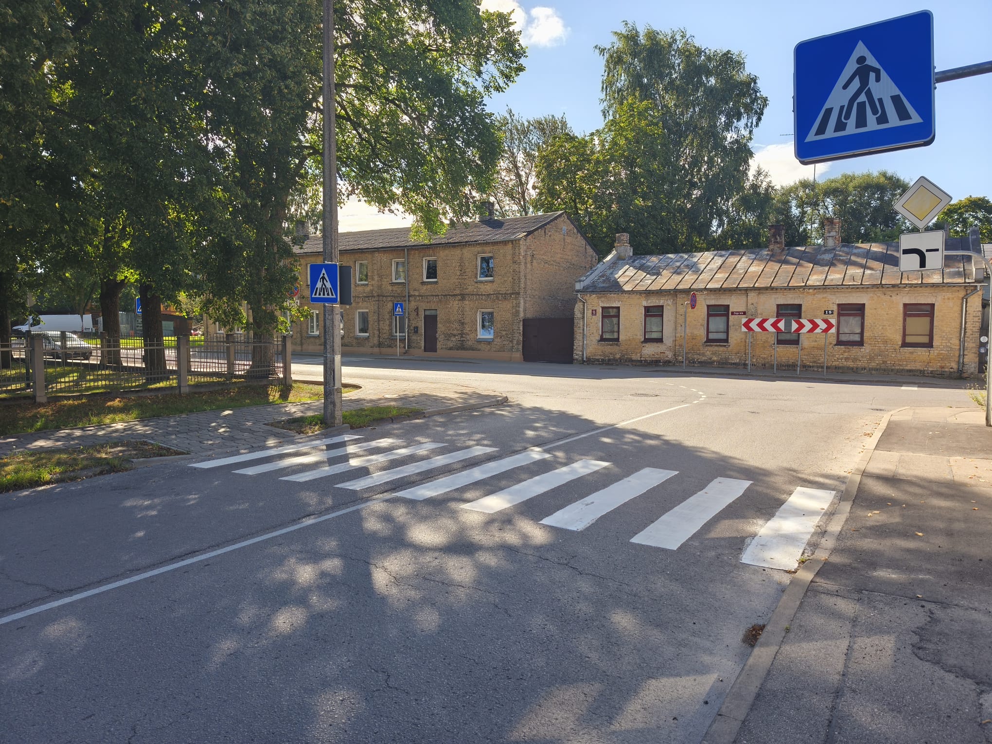 Gājēju pāreja pāri Zirgu ielai pie Pētera ielas krustojuma