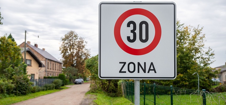 Četrās ielās ieviests 30 km/h ātruma ierobežojums