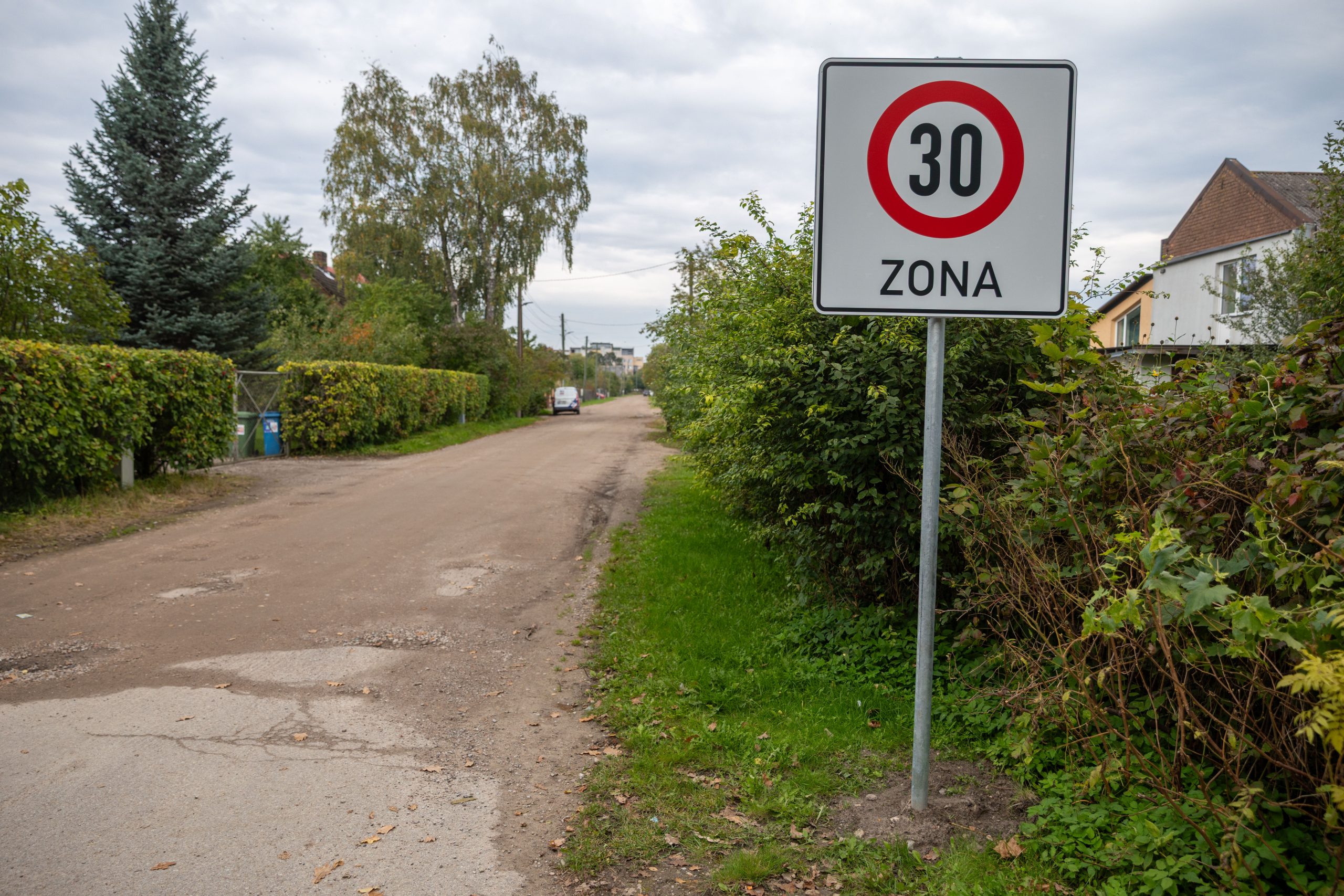 30 km/h zonas ceļa zīme Šķūņu ielā